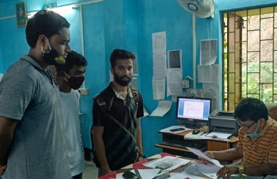 SFI placed memorandum over 10 points demand to HM of Sonaimuri Class XII School SFI placed memorandum over 10 points demand to HM of Sonaimuri Class XII School